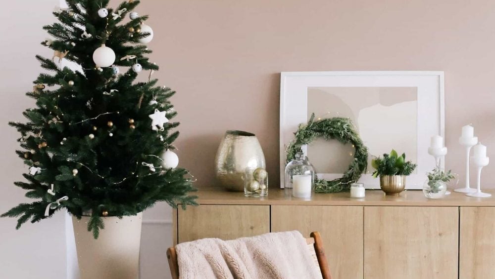 Natural Greens in the Living Room for the Holidays